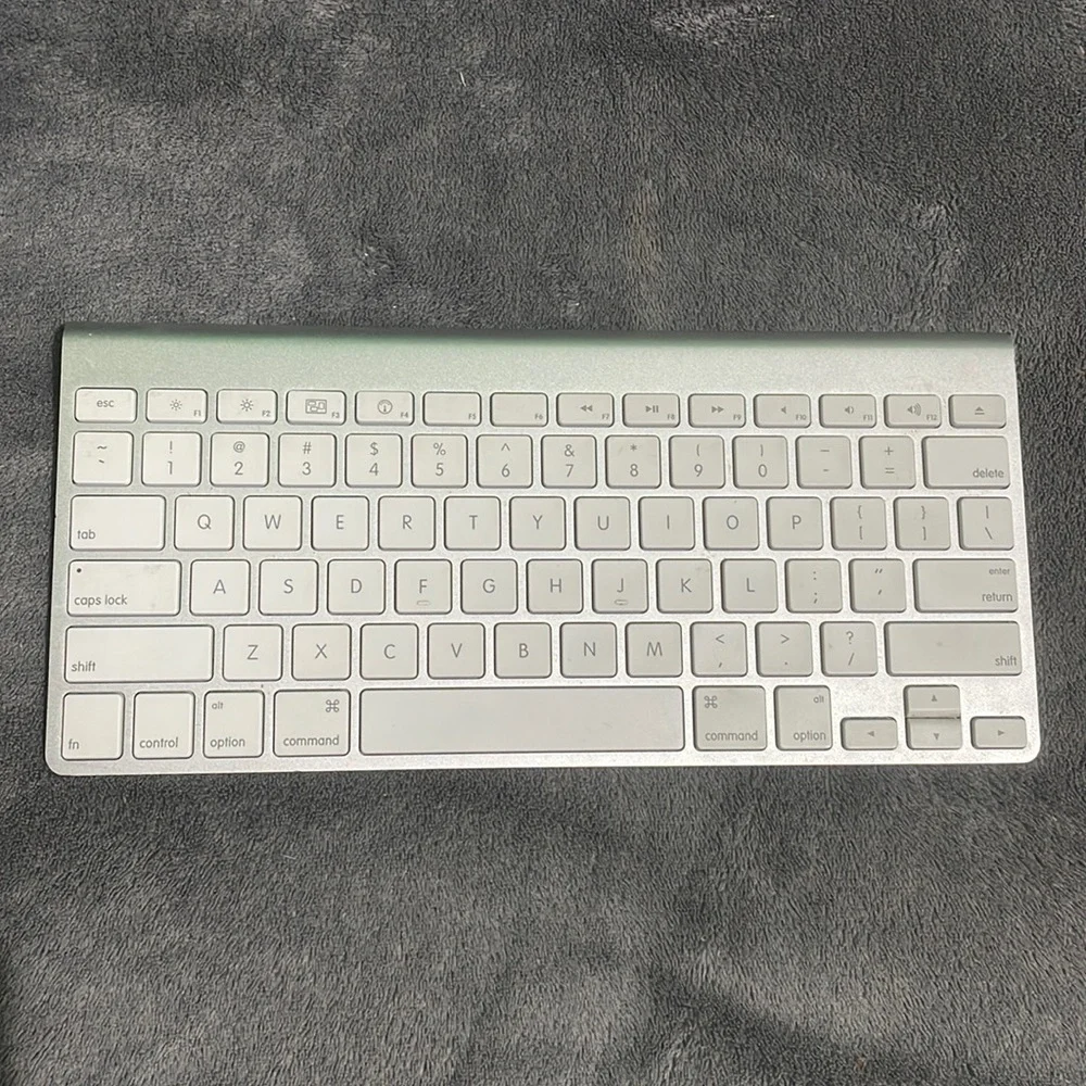 Apple Wireless Keyboard with Bluetooth - Silver